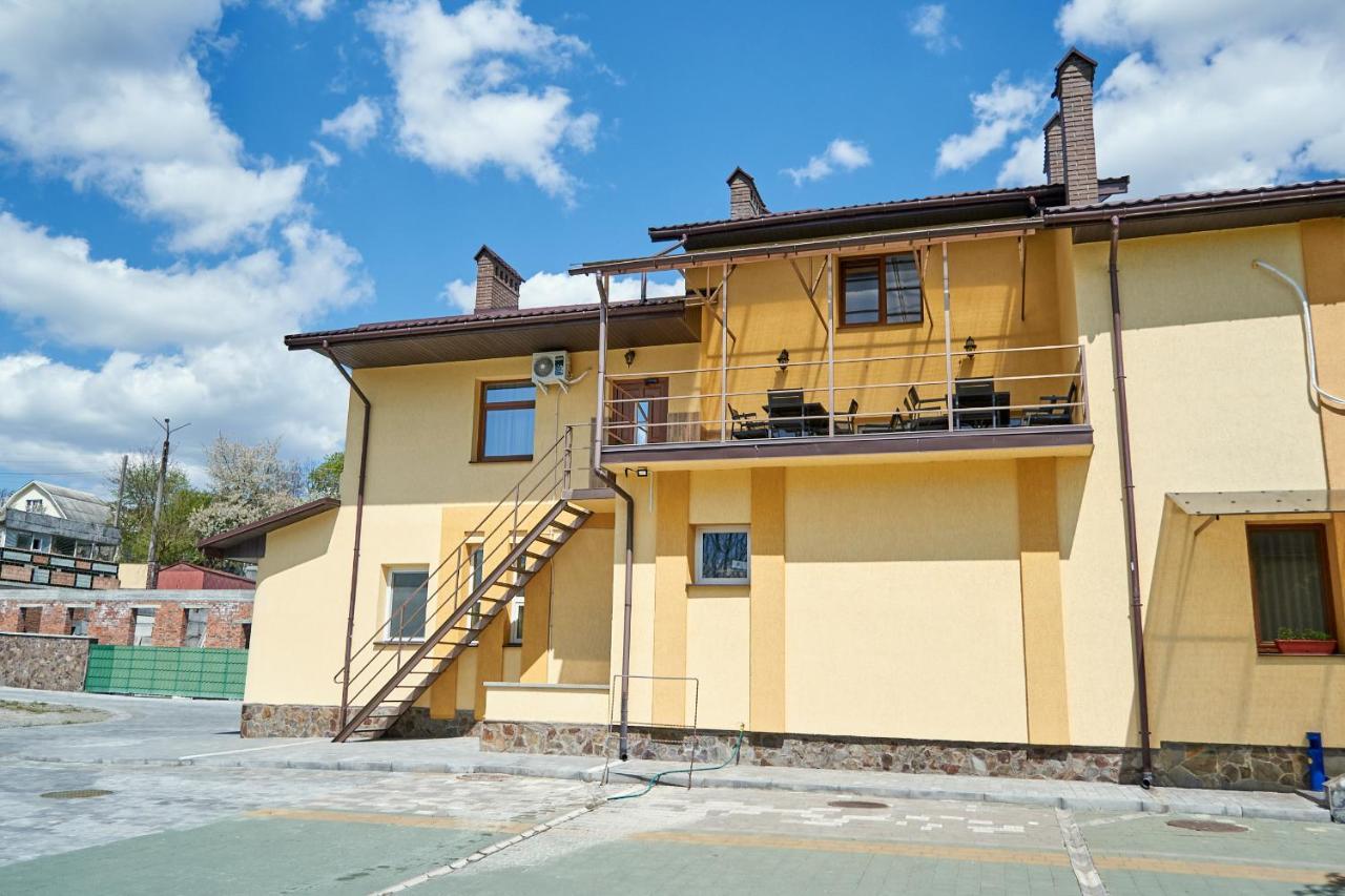 Hotel Каприз à Kamianets-Podilsky Extérieur photo