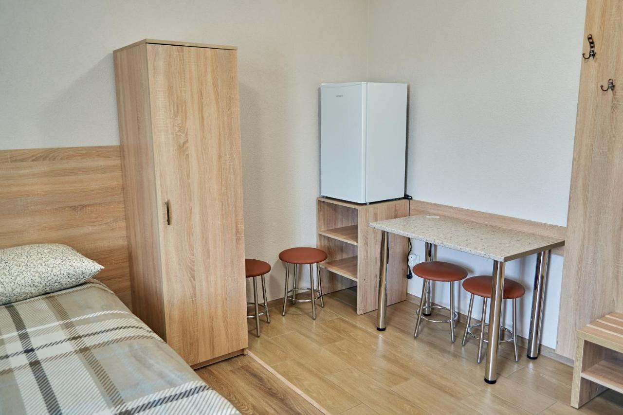 Hotel Каприз à Kamianets-Podilsky Extérieur photo
