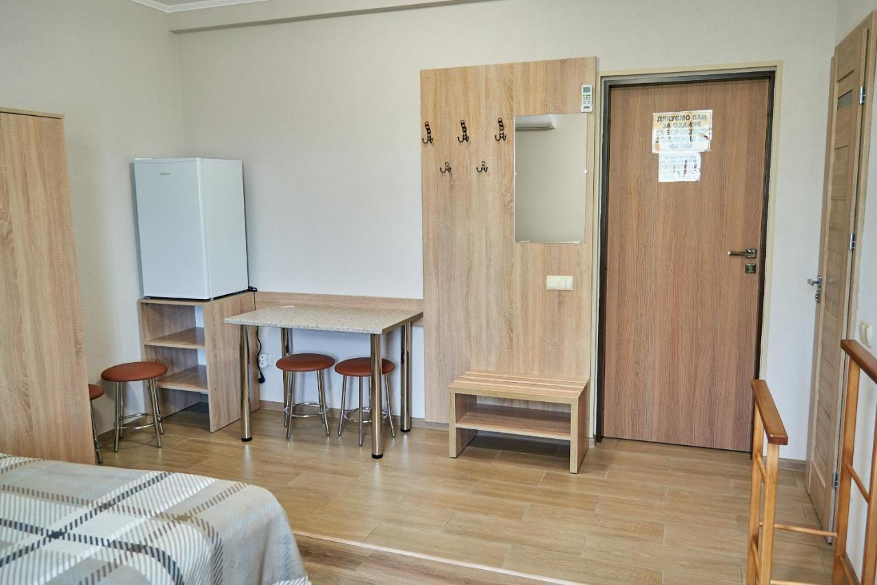 Hotel Каприз à Kamianets-Podilsky Extérieur photo