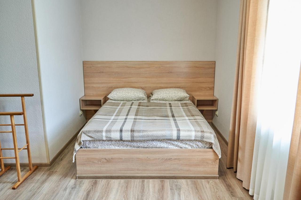 Hotel Каприз à Kamianets-Podilsky Extérieur photo