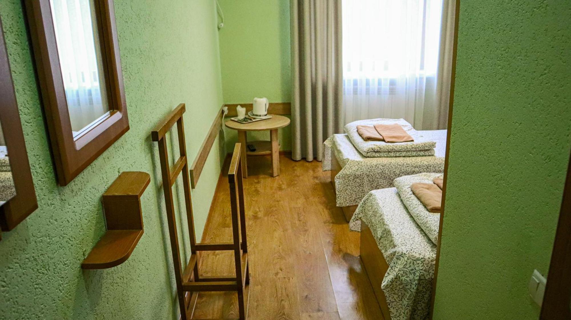 Hotel Каприз à Kamianets-Podilsky Extérieur photo