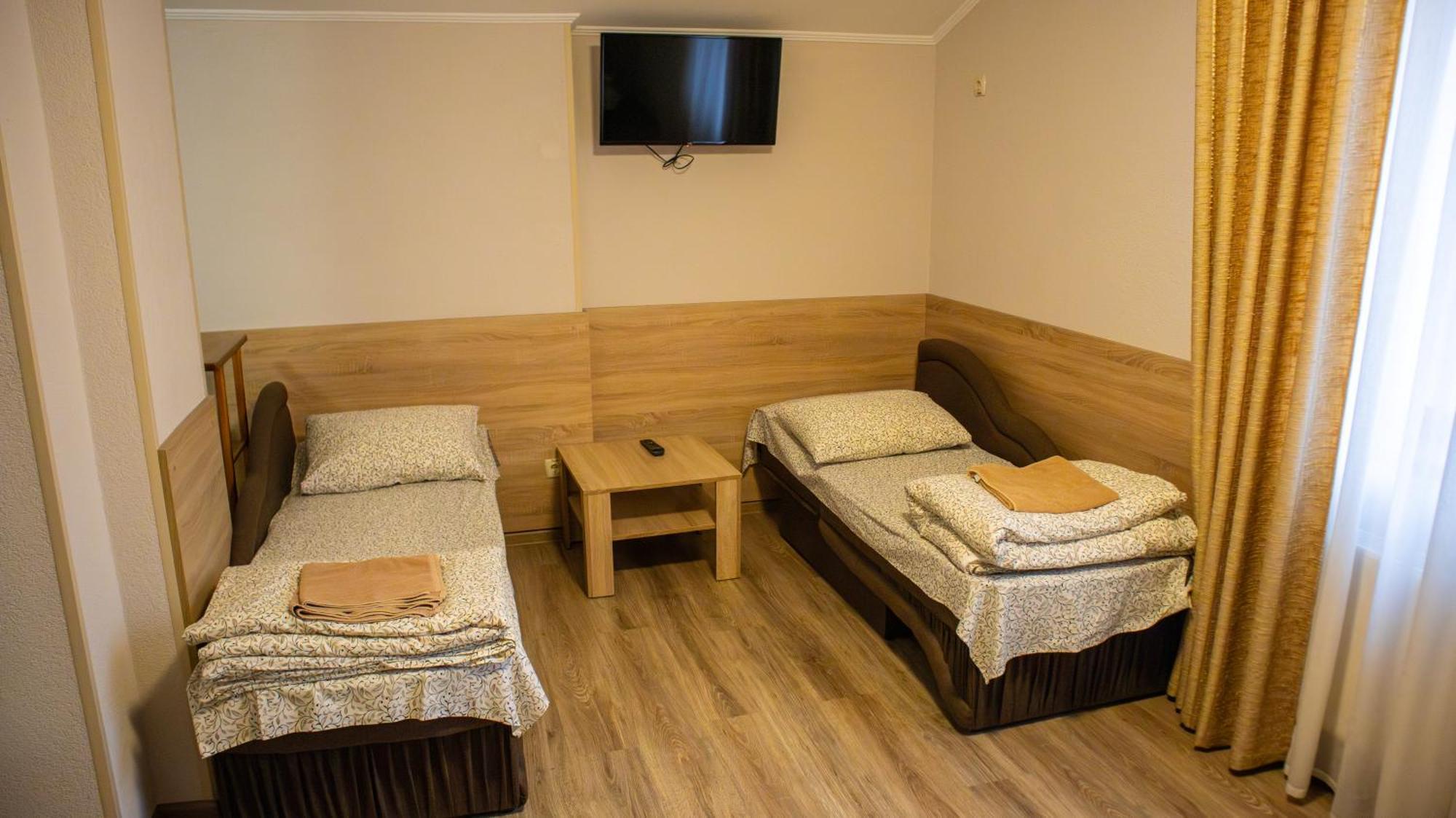 Hotel Каприз à Kamianets-Podilsky Extérieur photo