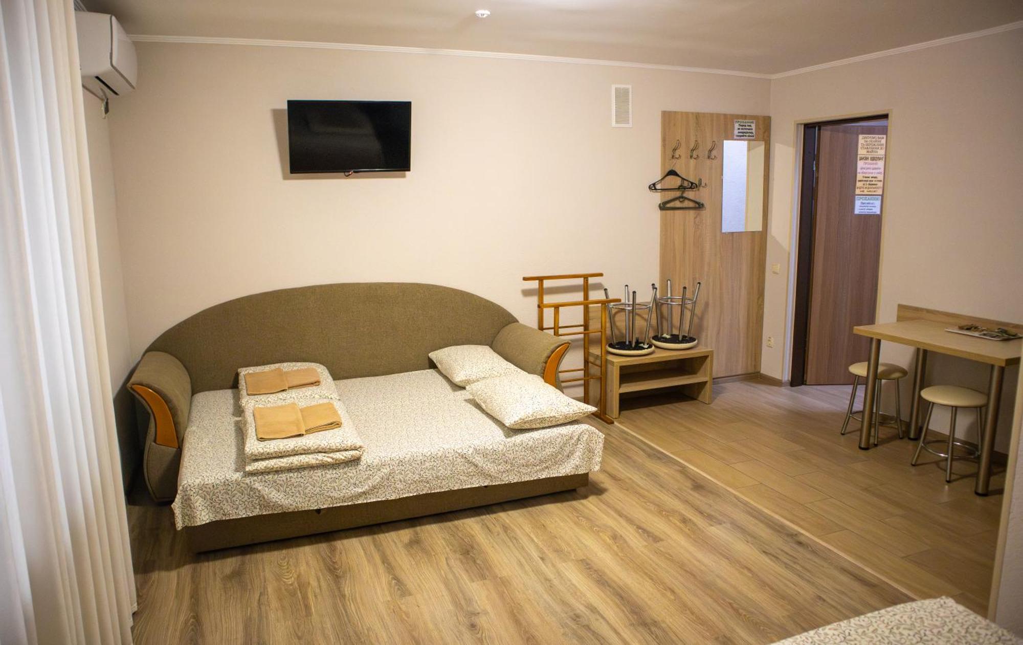 Hotel Каприз à Kamianets-Podilsky Extérieur photo