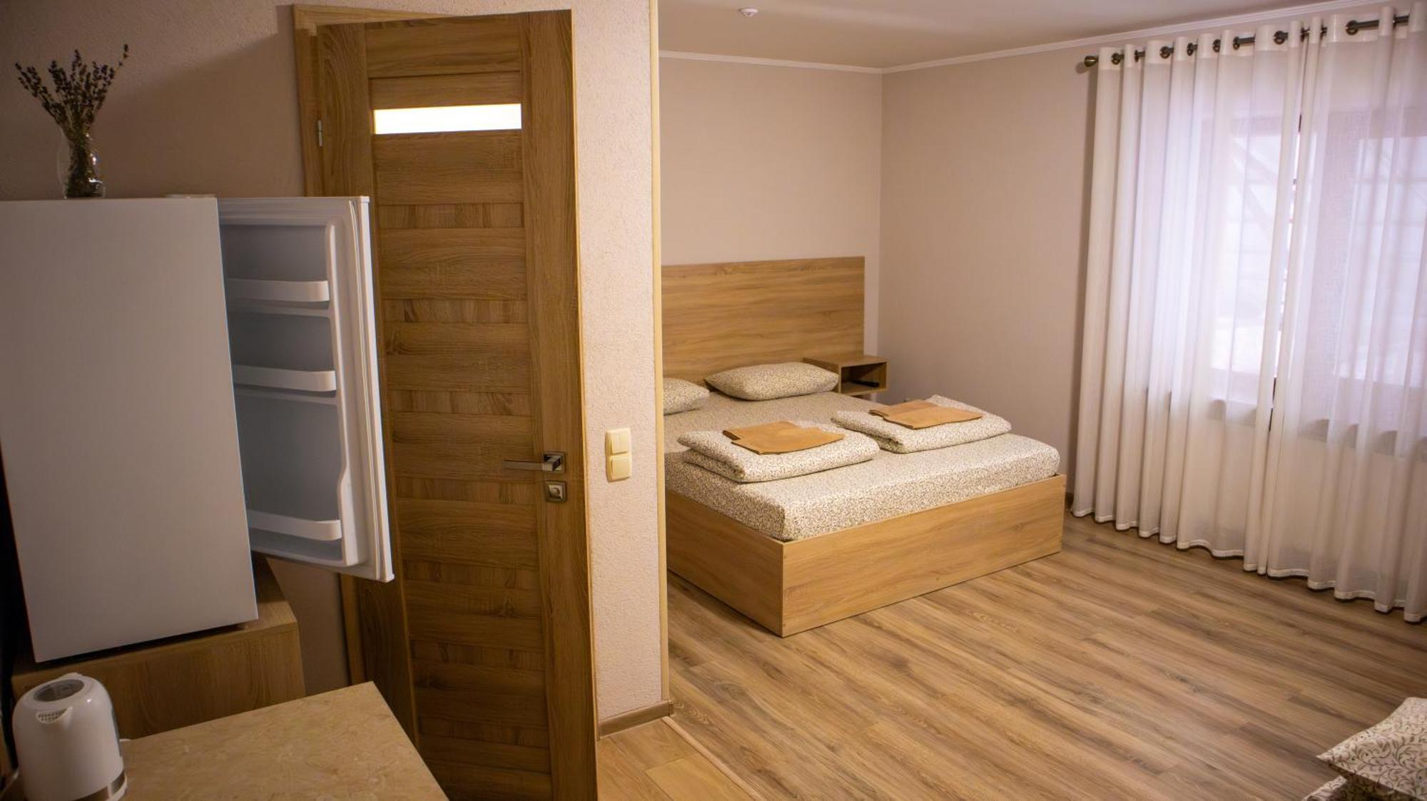 Hotel Каприз à Kamianets-Podilsky Extérieur photo