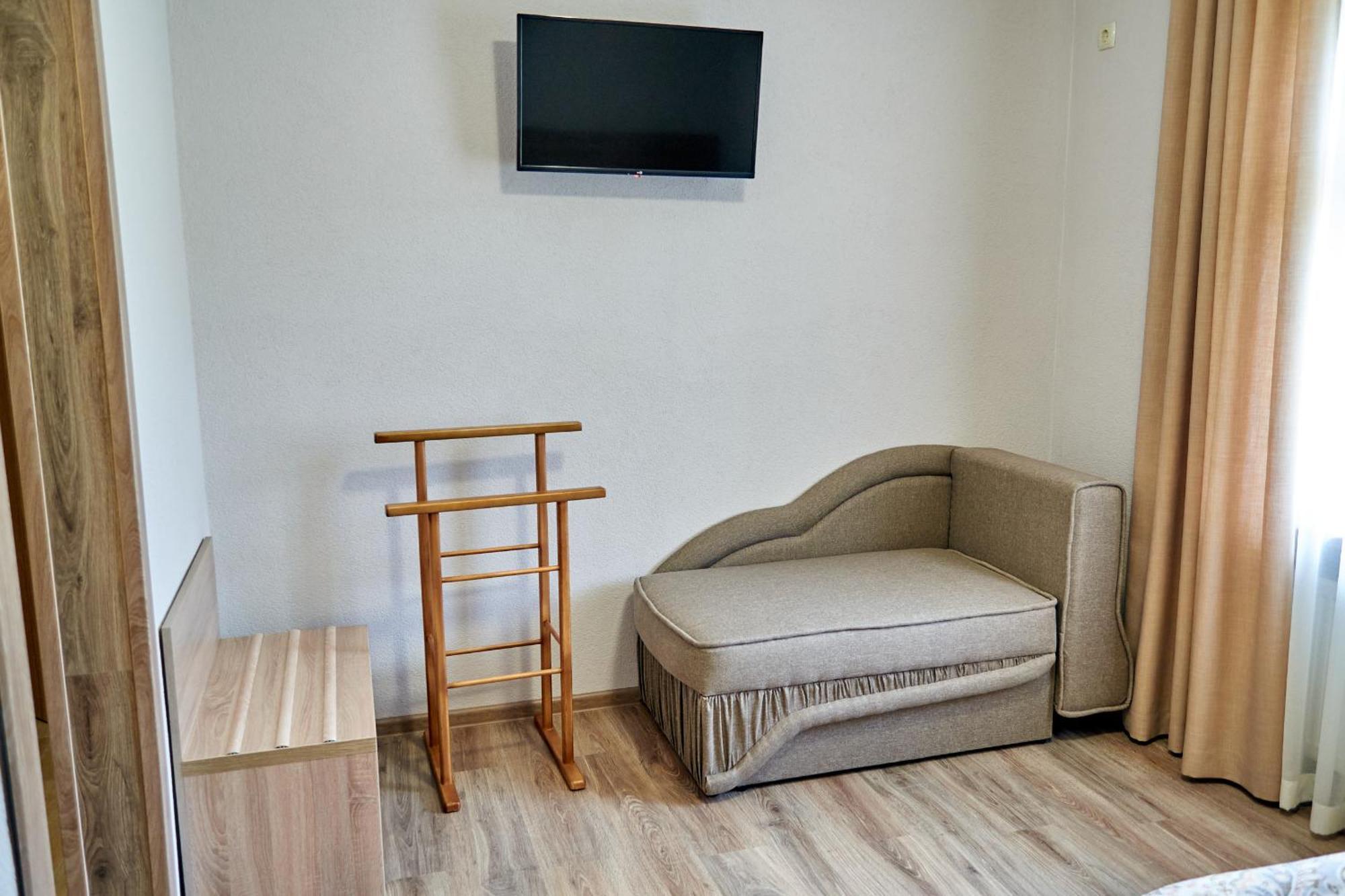 Hotel Каприз à Kamianets-Podilsky Extérieur photo