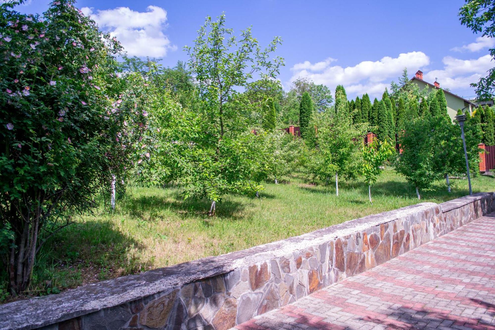Hotel Каприз à Kamianets-Podilsky Extérieur photo