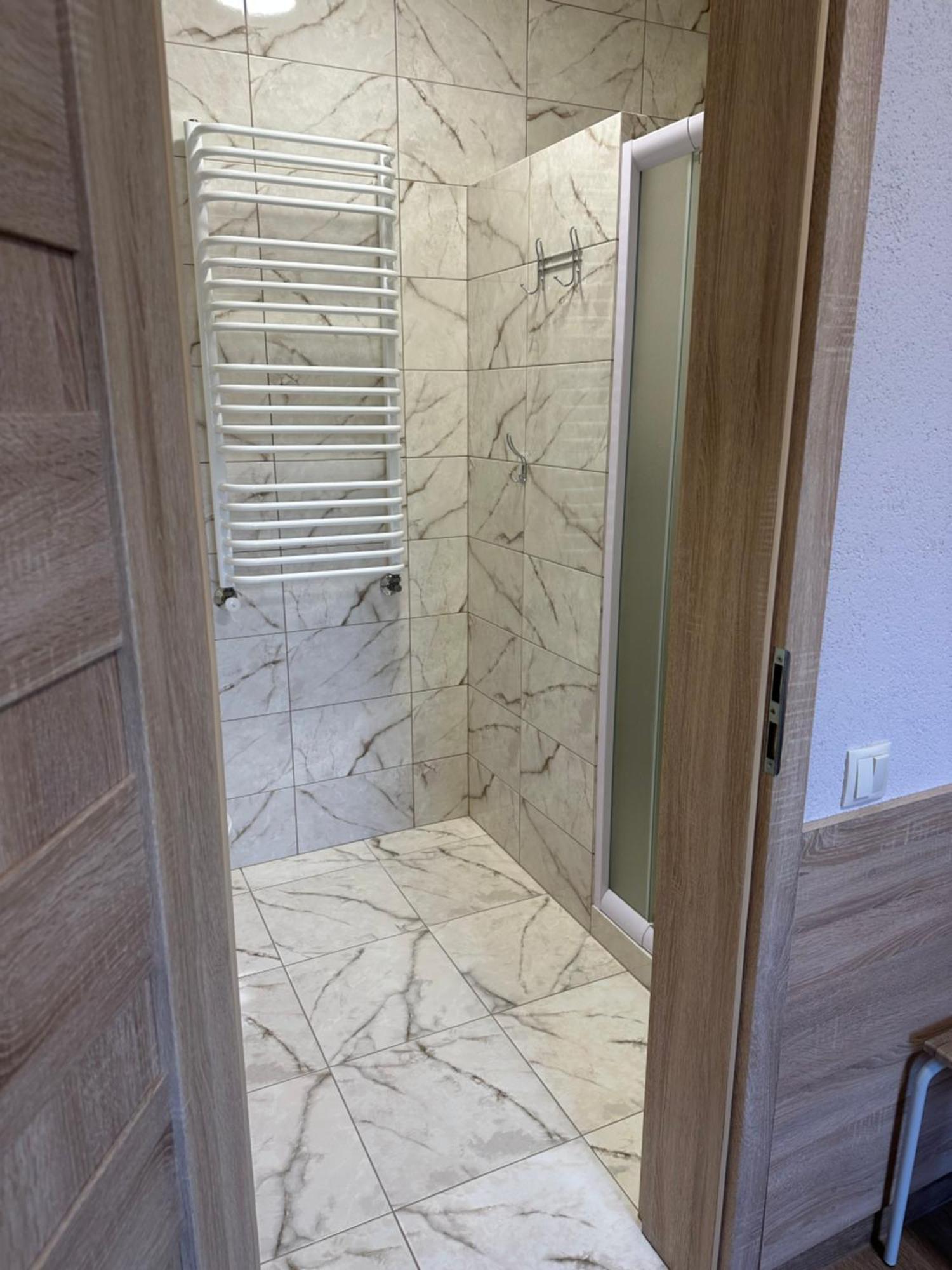 Hotel Каприз à Kamianets-Podilsky Extérieur photo