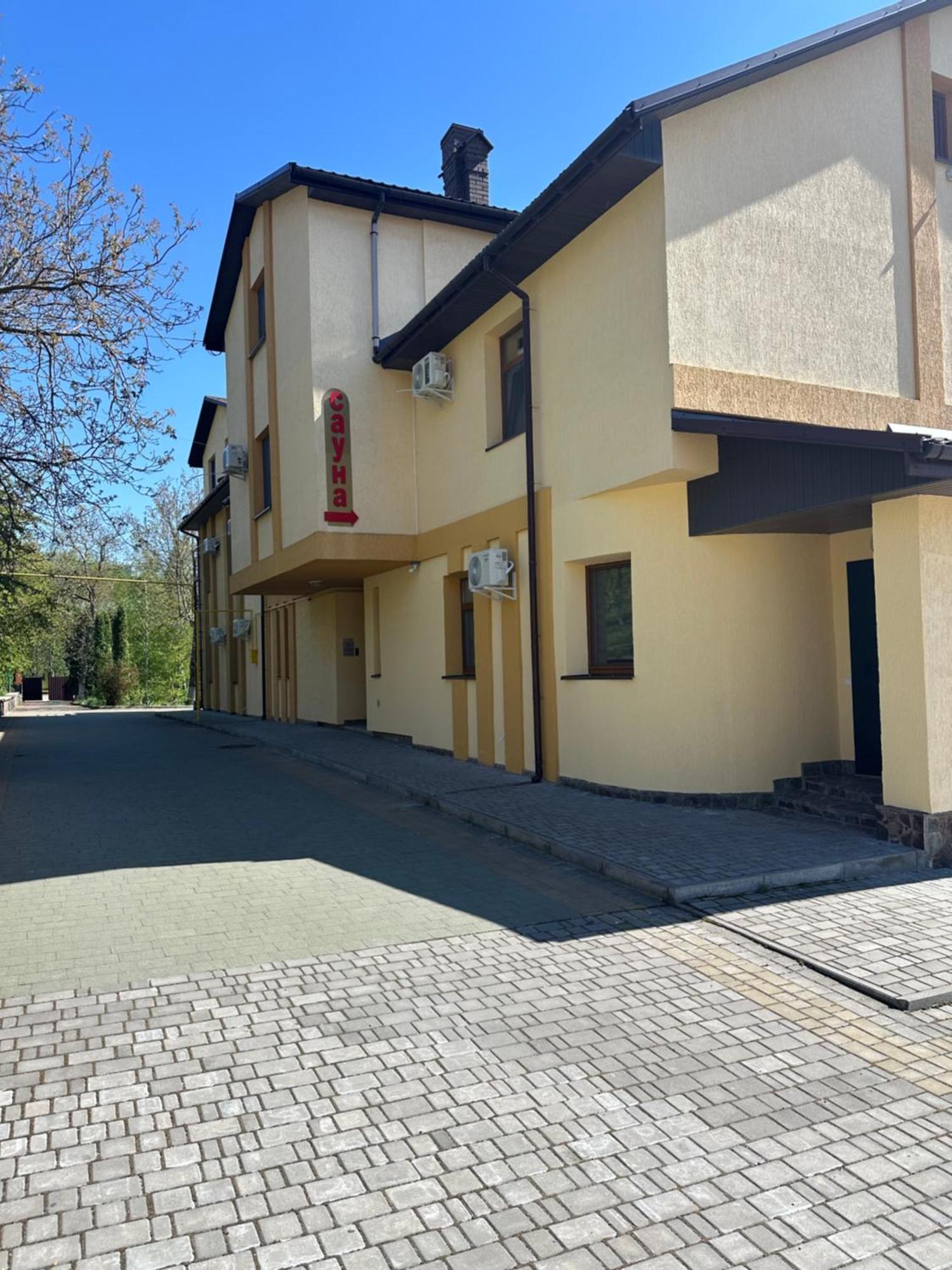 Hotel Каприз à Kamianets-Podilsky Extérieur photo