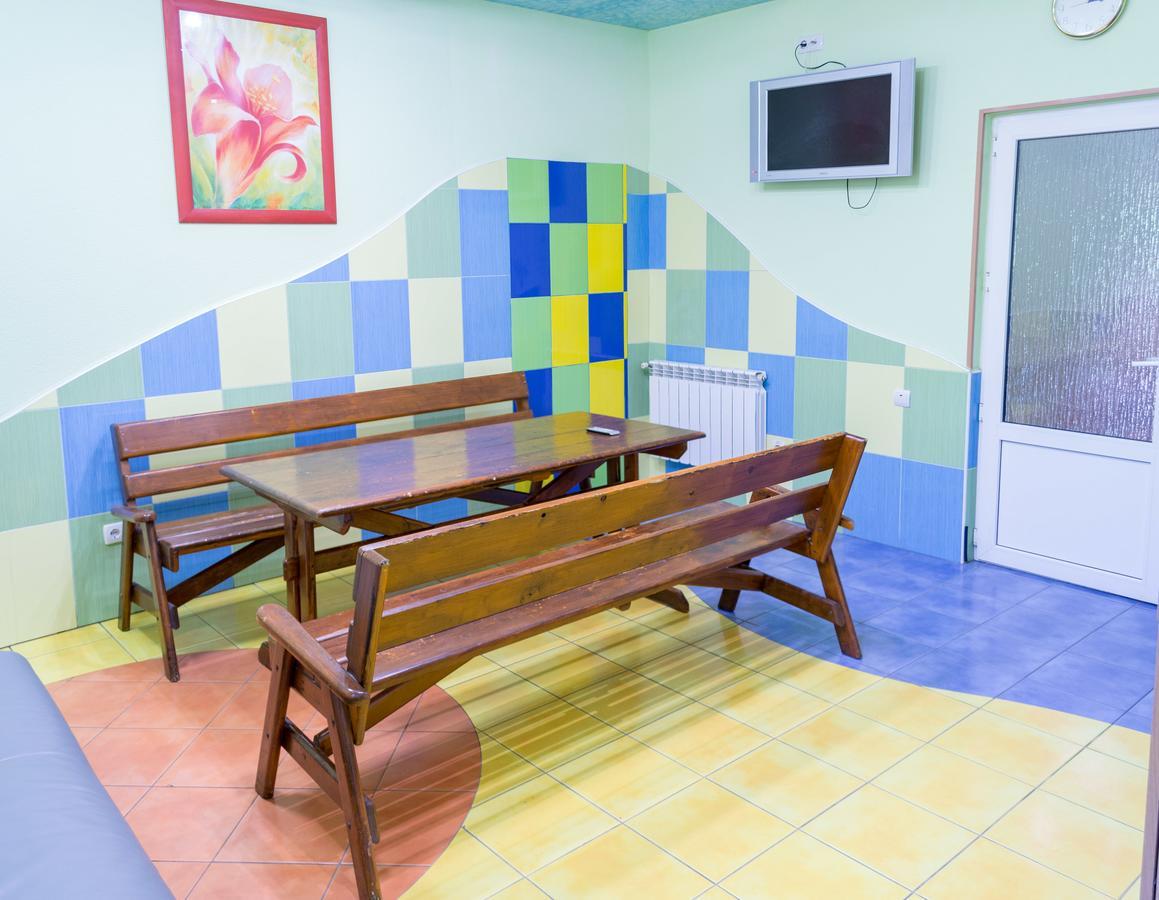 Hotel Каприз à Kamianets-Podilsky Extérieur photo