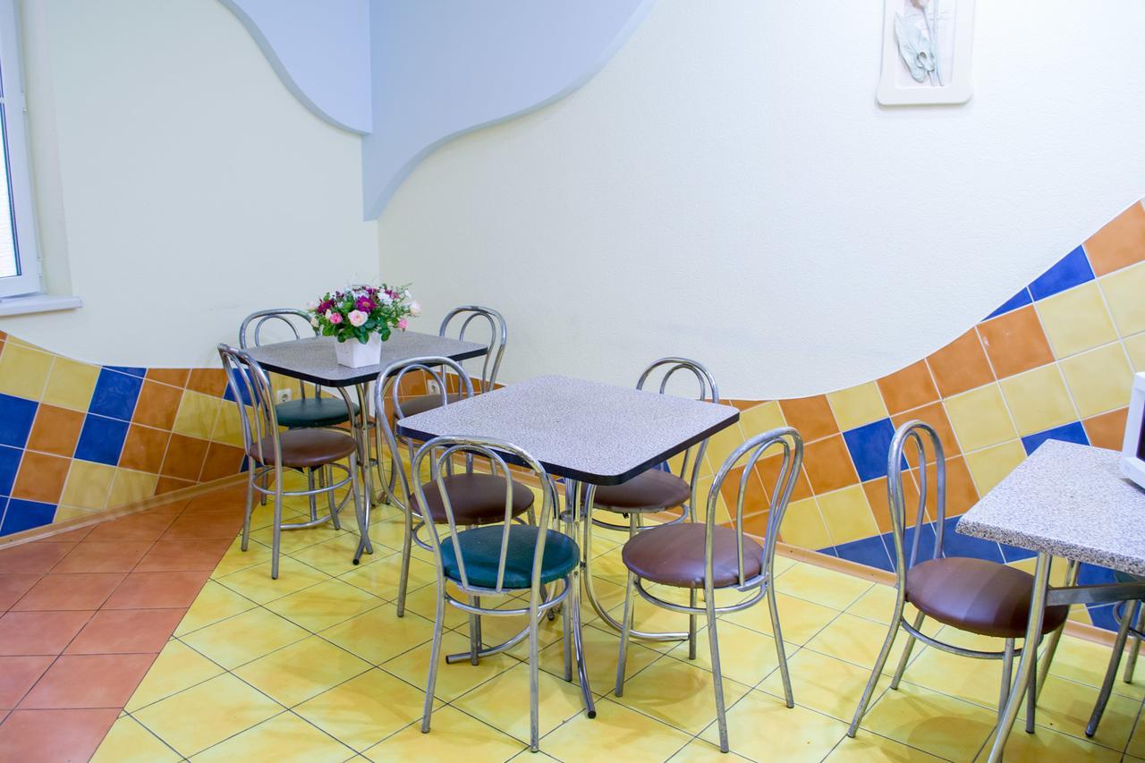Hotel Каприз à Kamianets-Podilsky Extérieur photo