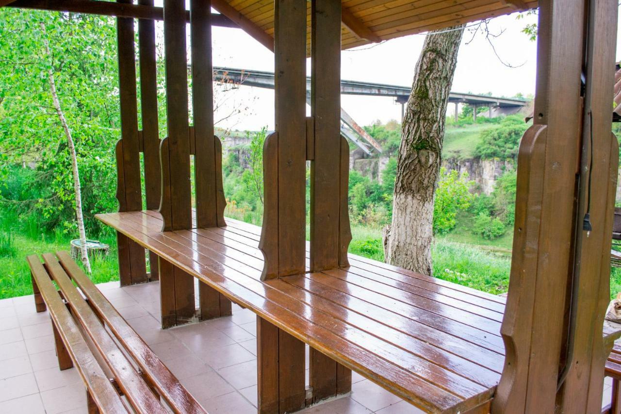 Hotel Каприз à Kamianets-Podilsky Extérieur photo
